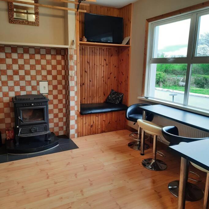 Cheerful Three Bedroom Country Cottage Балліна Екстер'єр фото